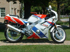 1993 Yamaha FZR600 (white)